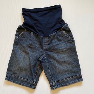 American Star denim full panel maternity shorts.  Size Small